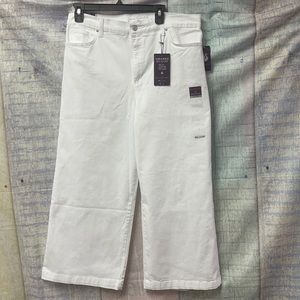 Brand new Woman’s Gloria Vanderbilt jeans.